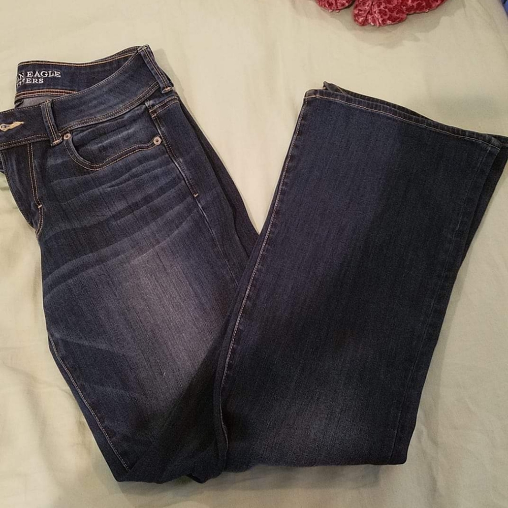 American Eagle women's jeans
8 short